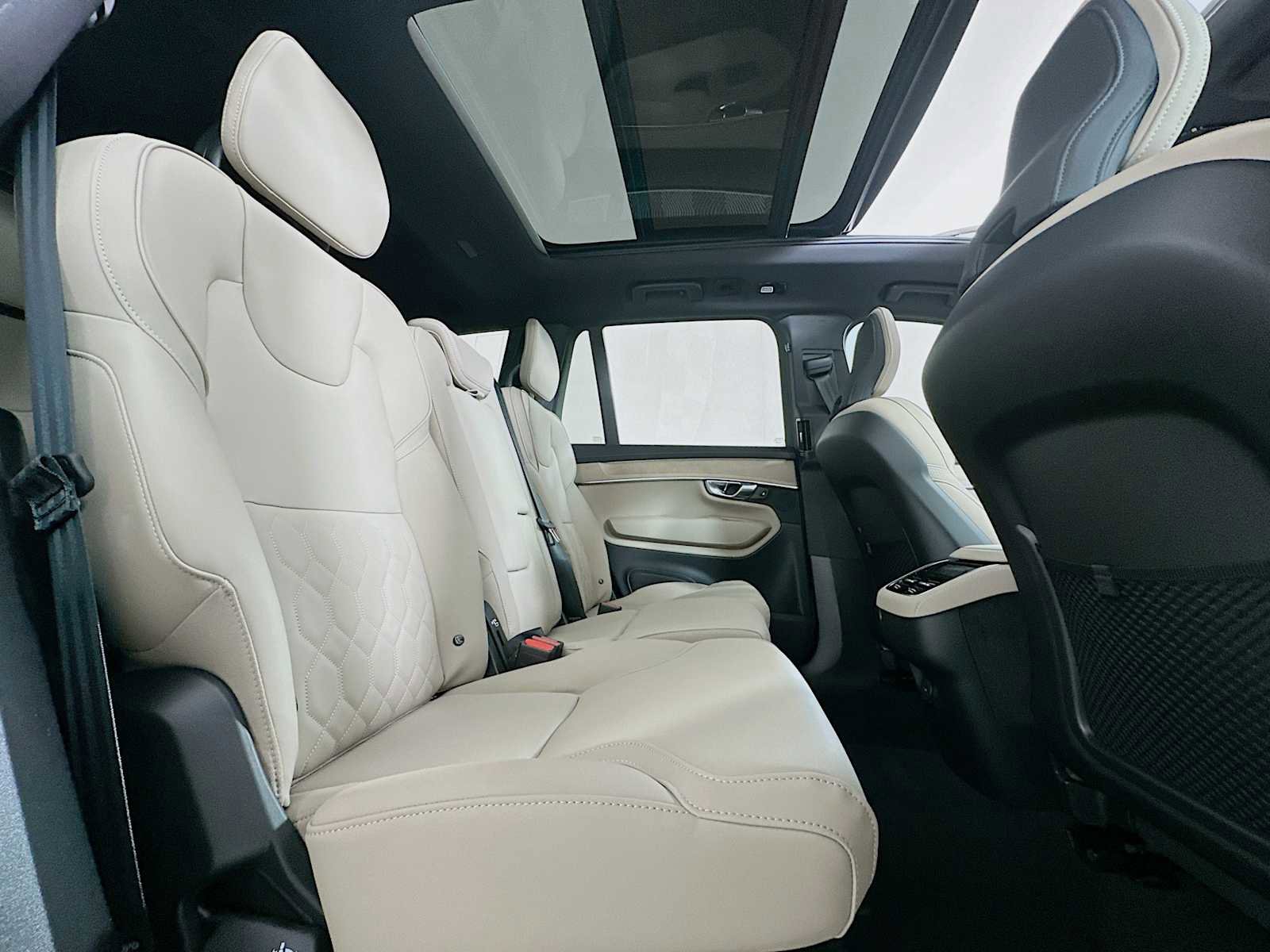 New 2026 Volvo XC90 B6 Plus w/ Protection Package image 27