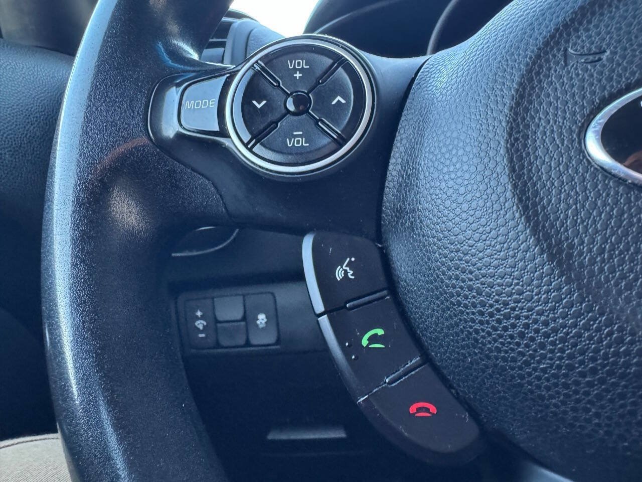 Used 2017 Kia Soul + FWD image 32