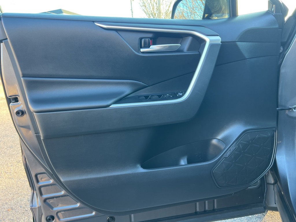 Used 2019 Toyota RAV4 XLE image 11