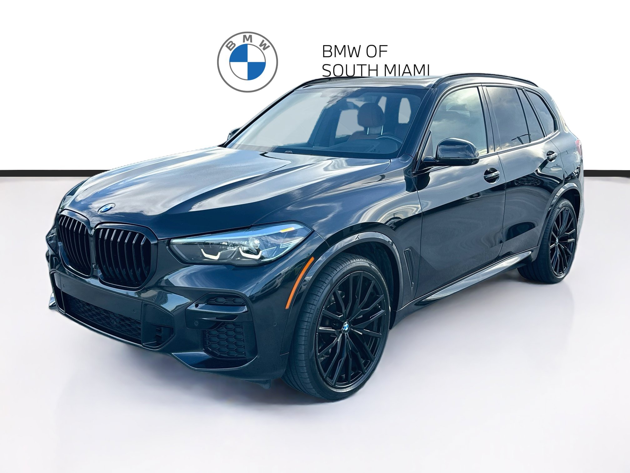 Used 2022 BMW X5 xDrive40i w/ M Sport Package AWD/4WD image 3