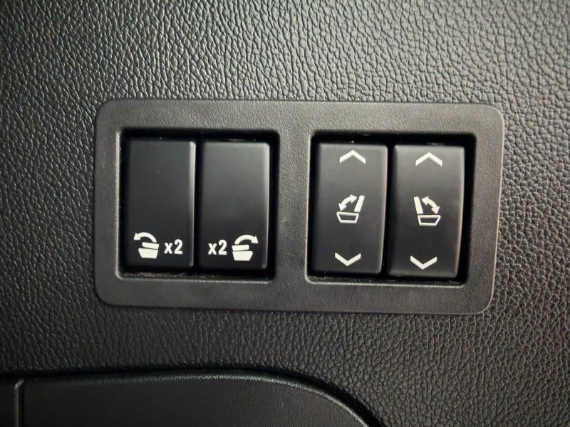 Used 2020 Cadillac Escalade Luxury RWD image 15