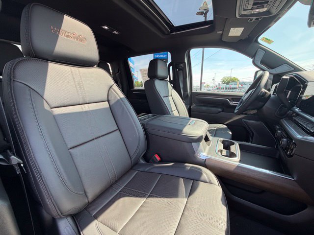 Used 2025 Chevrolet Silverado 3500 High Country w/ High Country Premium Package AWD/4WD image 15