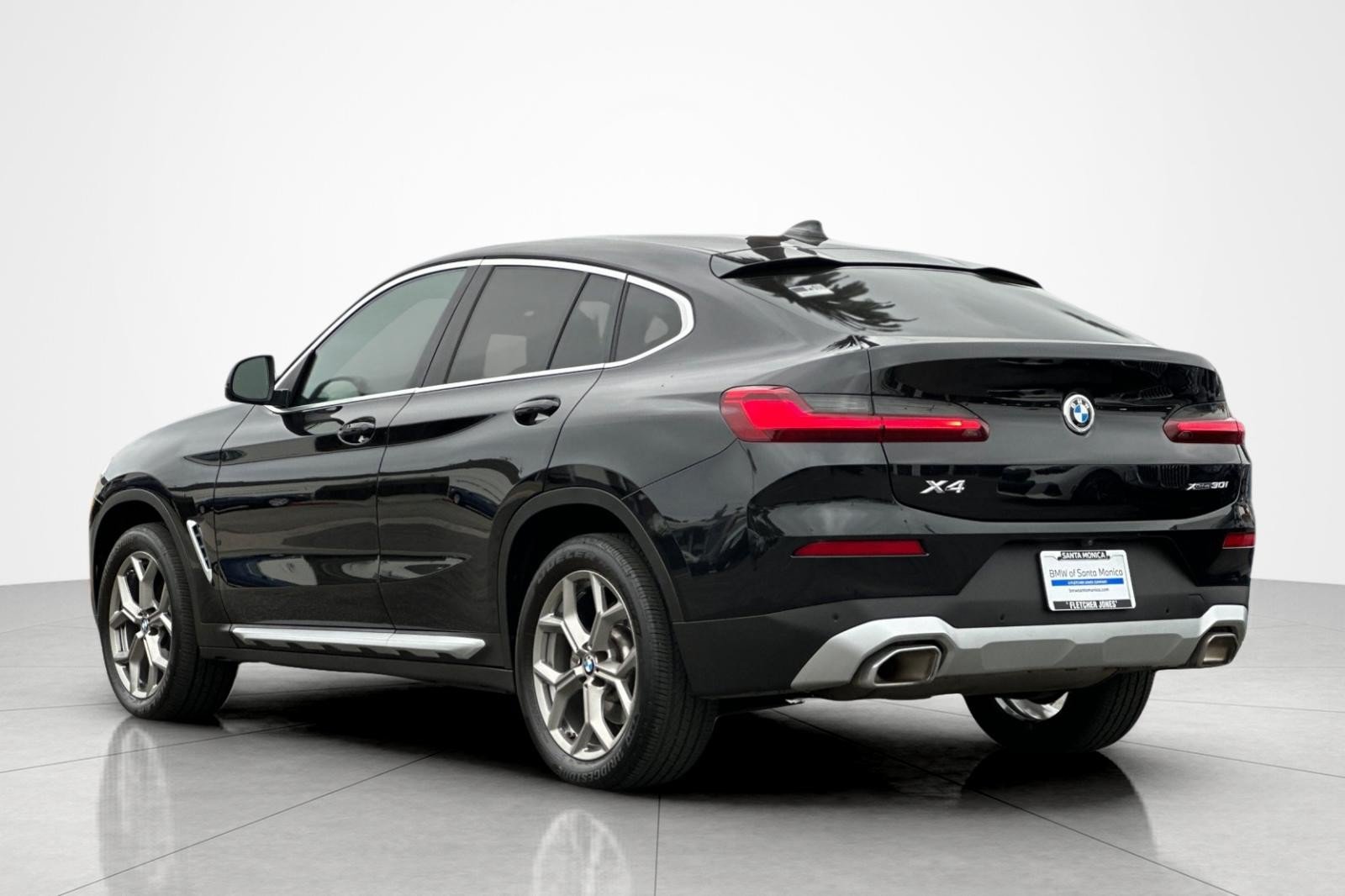 Used 2025 BMW X4 xDrive30i AWD/4WD image 3