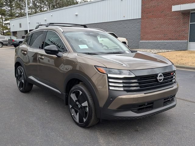 New 2026 Nissan Kicks SR w/ Cold Weather Package FWD image 1