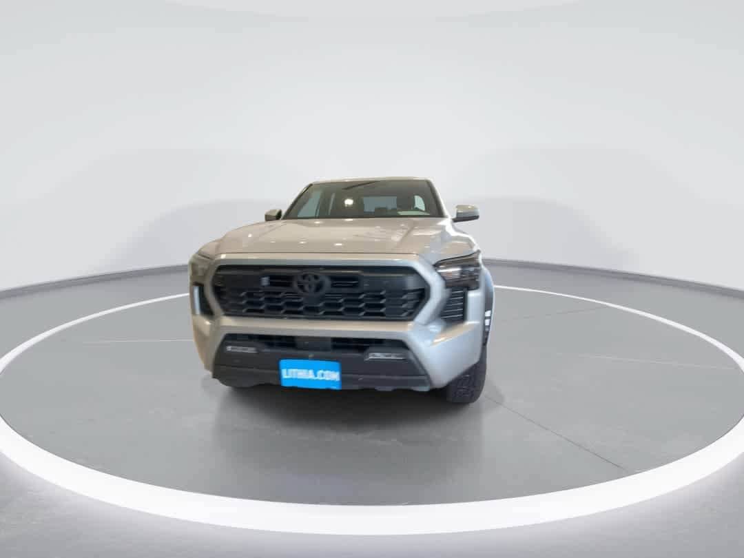 Certified 2025 Toyota Tacoma TRD Off-Road AWD/4WD image 3