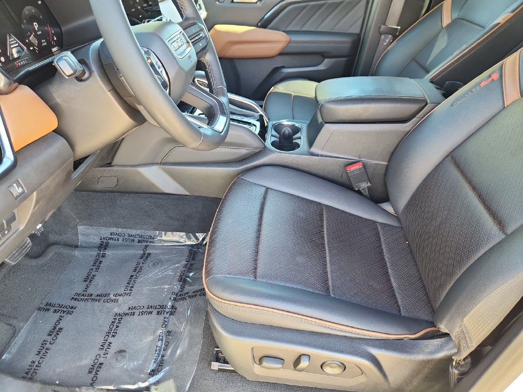 Used 2024 GMC Canyon AT4 w/ AT4 Premium Package AWD/4WD image 9