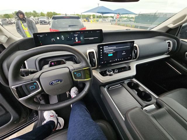 Used 2025 Ford Expedition Active image 6