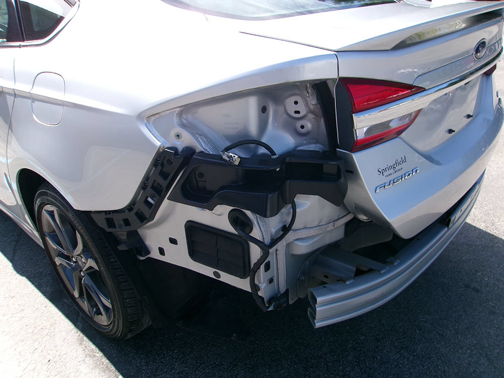 Used 2018 Ford Fusion SE w/ Equipment Group 201A FWD image 3