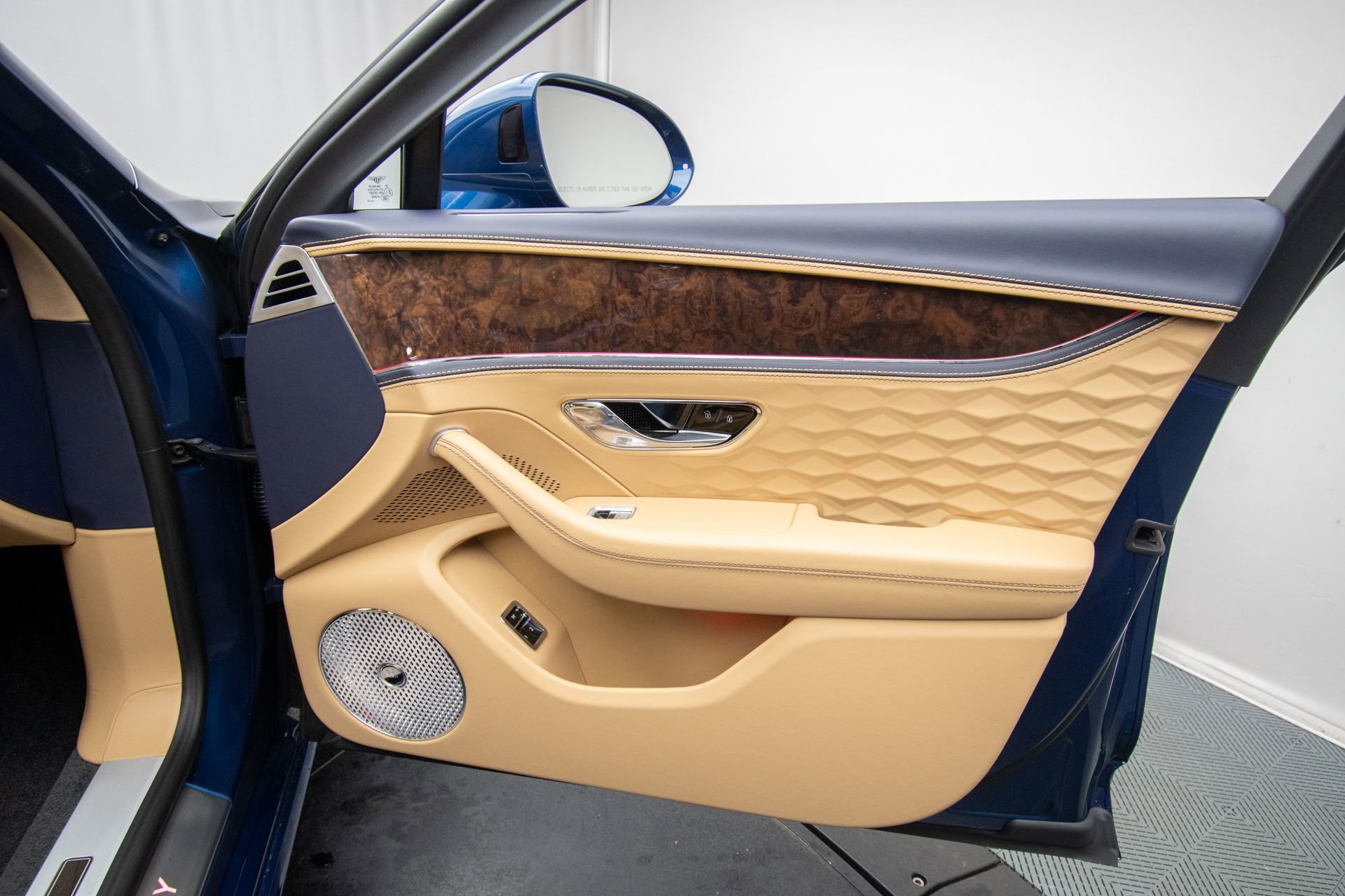New 2026 Bentley Flying Spur Plug-In Hybrid image 35