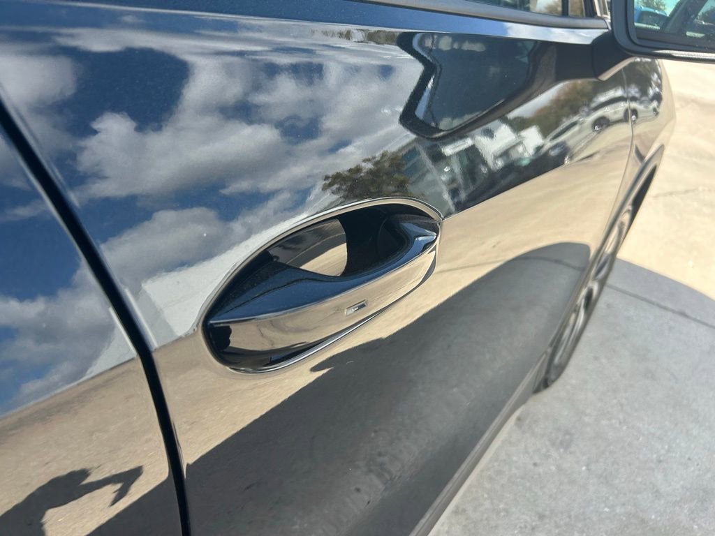 Certified 2025 Volkswagen Tiguan S image 31