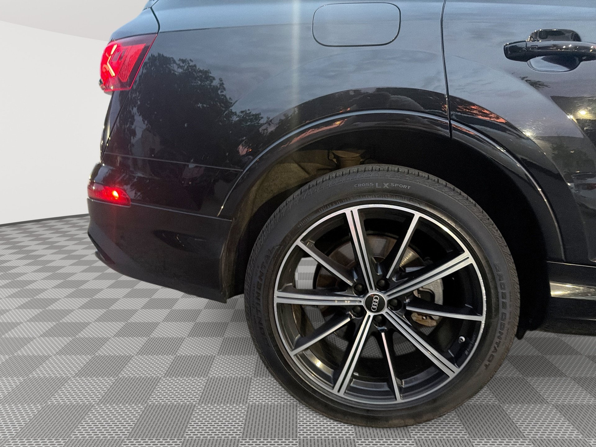 Used 2023 Audi Q7 3.0T Premium Plus AWD/4WD image 29