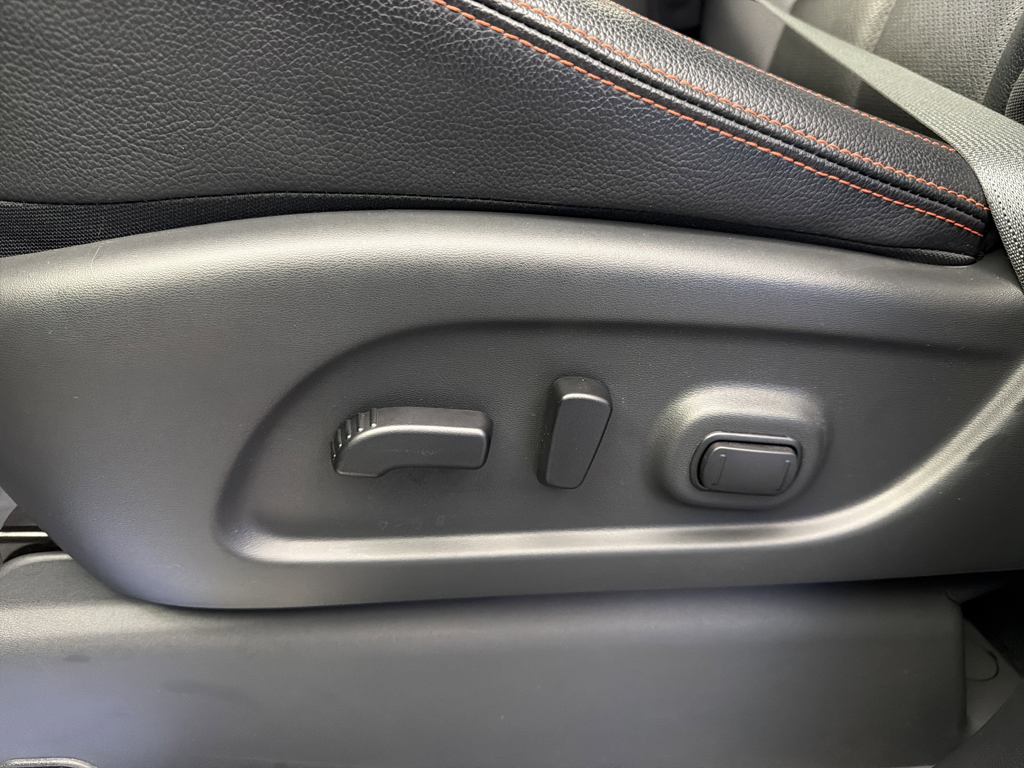 Used 2023 Nissan Titan PRO-4X w/ Pro-4x Convenience Package image 12