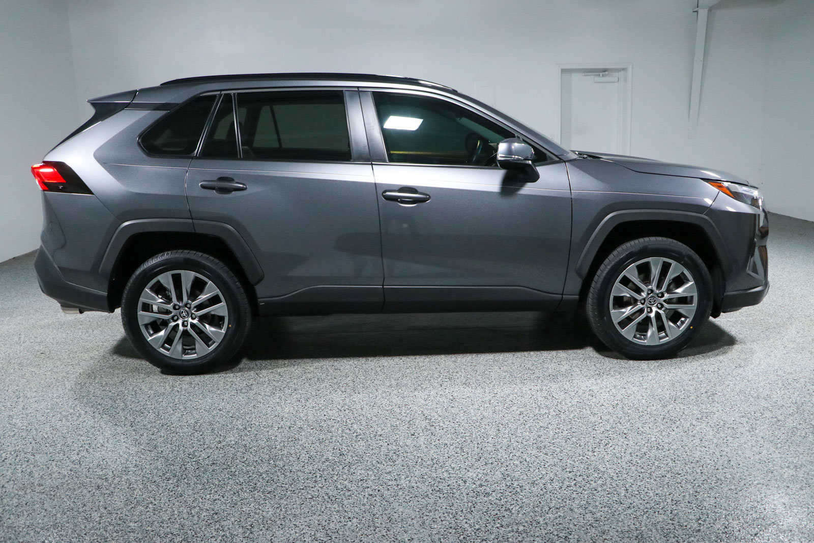 Used 2022 Toyota RAV4 XLE Premium FWD image 6