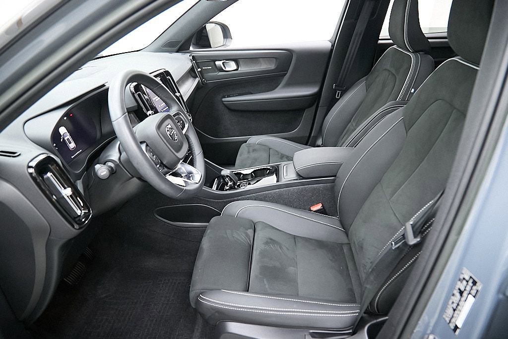 Certified 2023 Volvo XC40 Recharge Ultimate w/ Protection Package Premier image 17