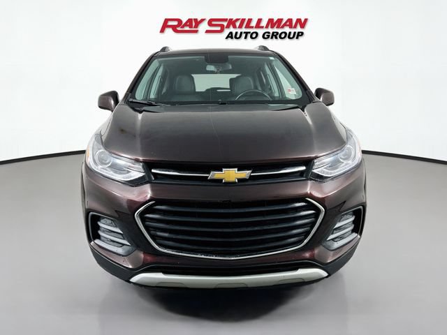Used 2020 Chevrolet Trax LT w/ LT Convenience Package FWD image 2
