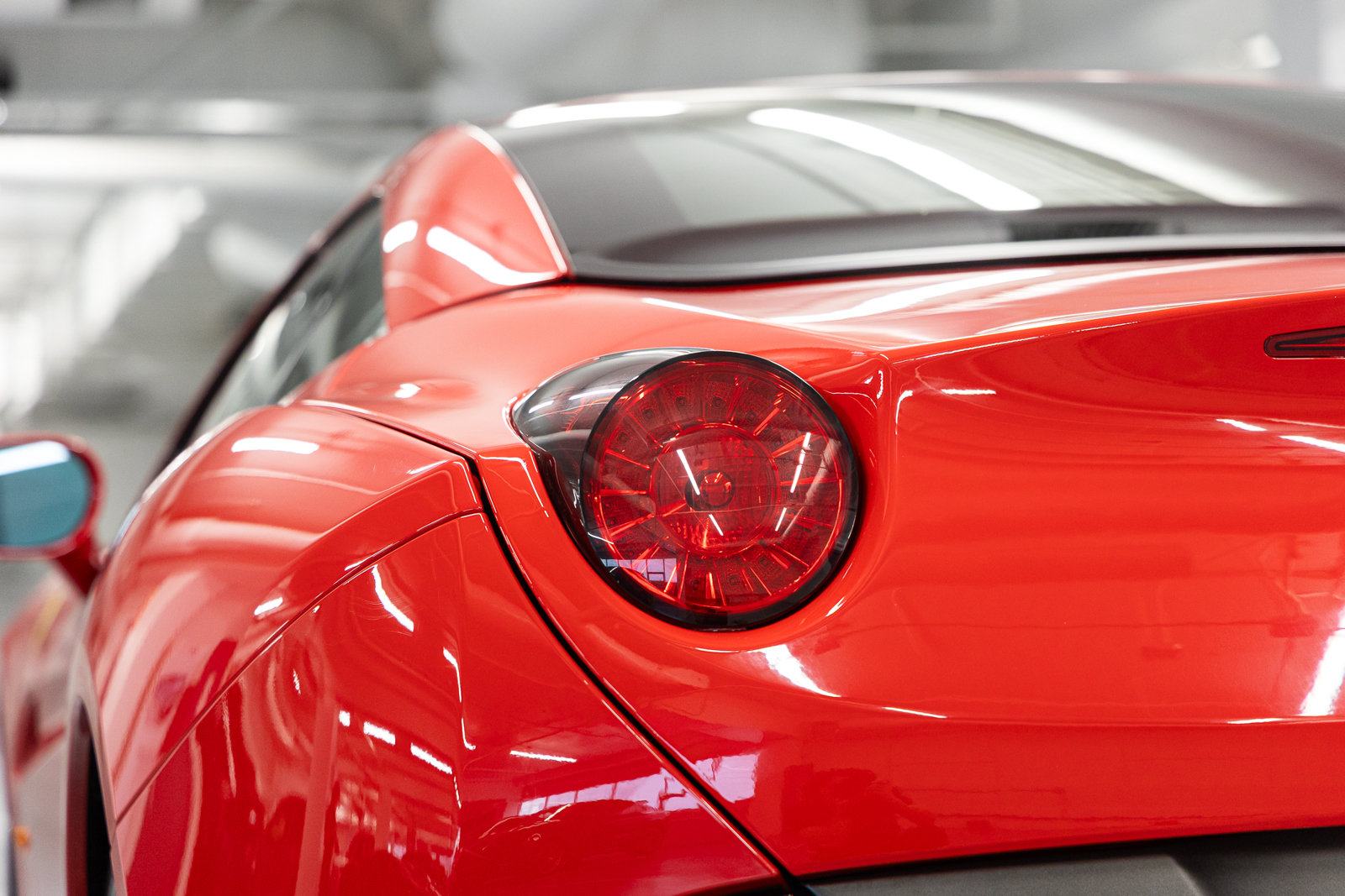 Used 2011 Ferrari California RWD image 33