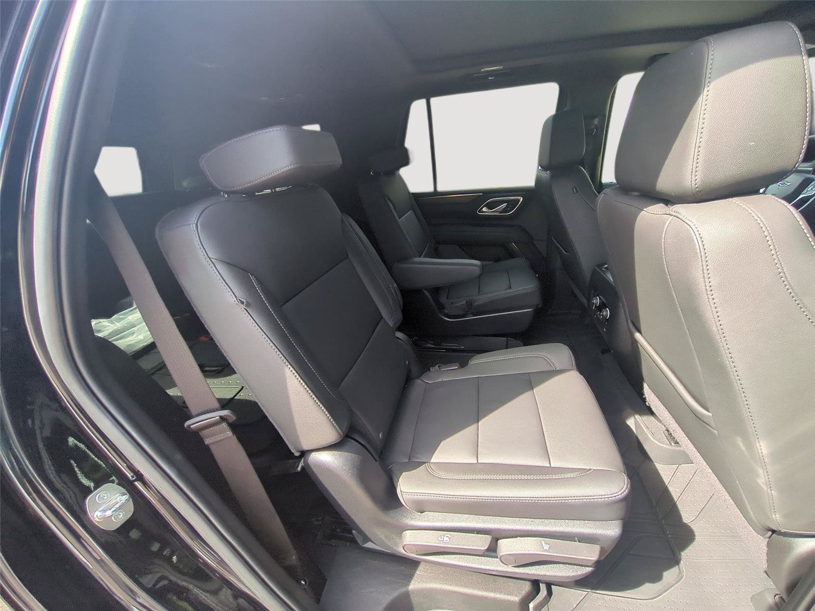 Used 2024 Chevrolet Tahoe Z71 w/ Luxury Package AWD/4WD image 34