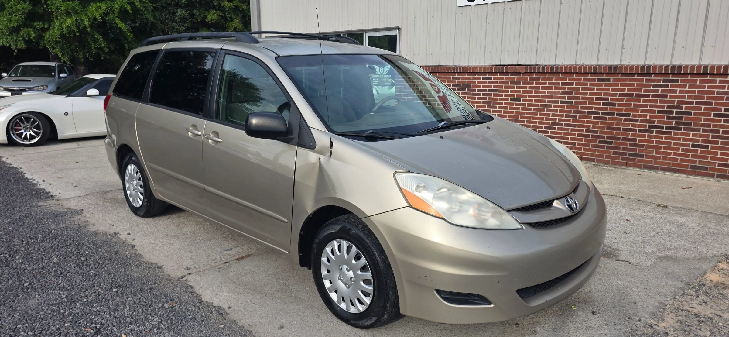 Used 2010 Toyota Sienna CE FWD image 2