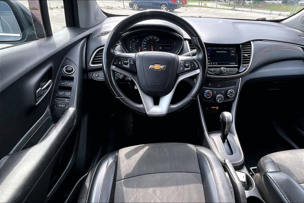 Used 2020 Chevrolet Trax LT w/ LT Convenience Package FWD image 8