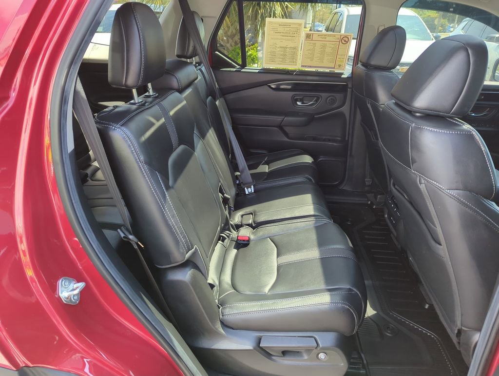 Used 2025 Honda Pilot Touring image 35