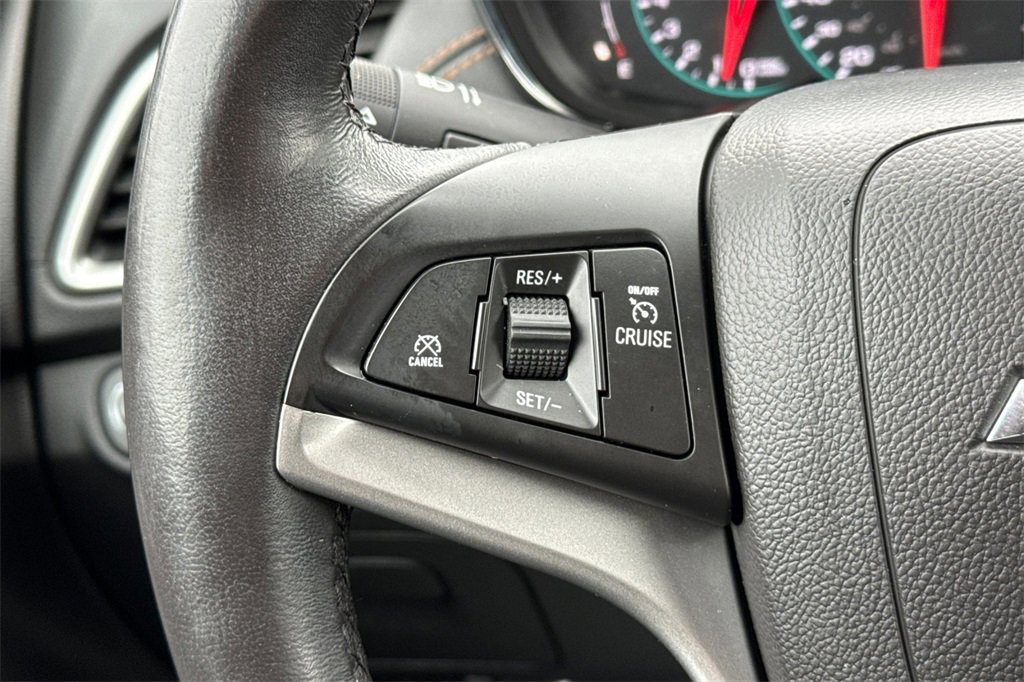 Used 2022 Chevrolet Trax LT w/ Midnight Edition image 32