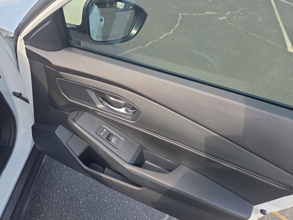 Used 2023 Honda Accord EX image 31