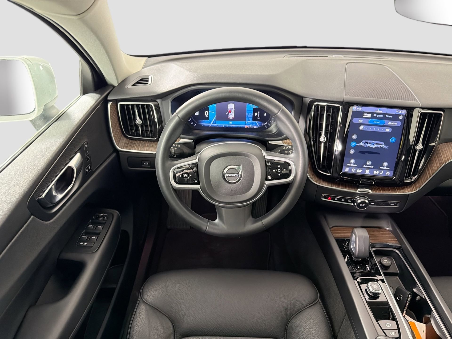 Used 2023 Volvo XC60 B5 Plus w/ Climate Package FWD image 22