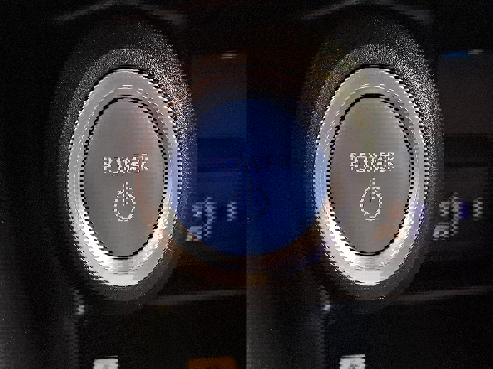 Used 2022 Toyota Venza LE image 18