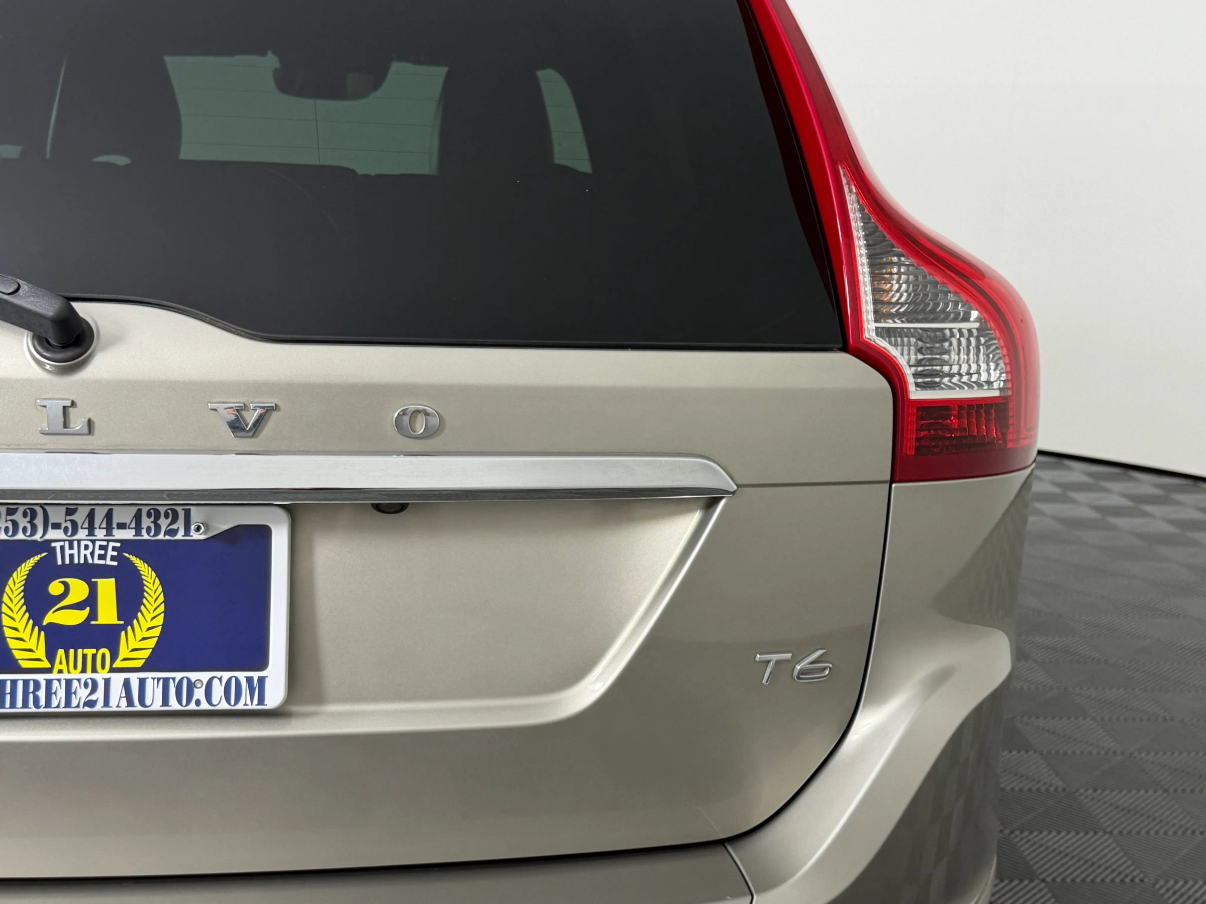 Used 2016 Volvo XC60 T6 Platinum FWD image 10