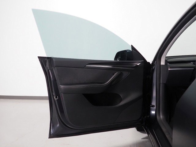 Used 2025 Tesla Model Y AWD image 51