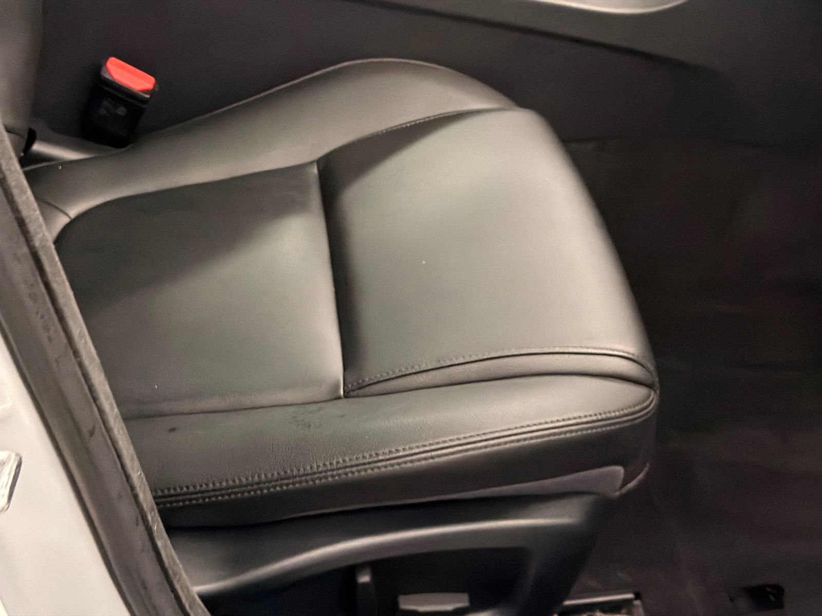 Used 2018 Jaguar XE Premium image 10