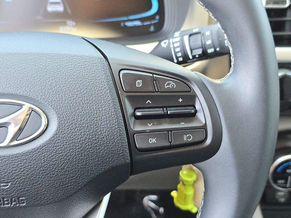 Used 2023 Hyundai Venue SEL FWD image 22