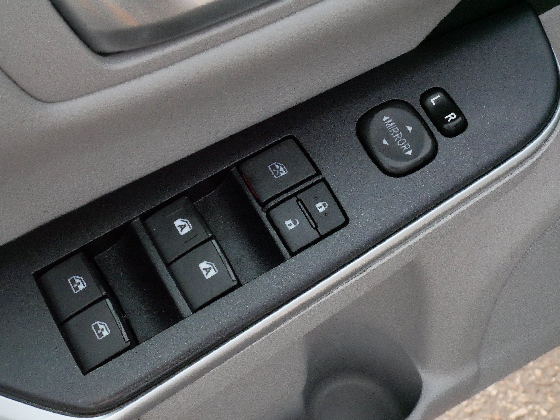 Used 2015 Toyota Camry LE FWD image 19