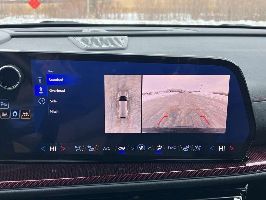 Used 2024 Chevrolet Traverse RS image 27