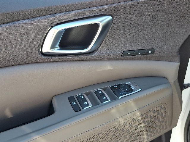 Used 2026 Kia Carnival EX FWD image 12