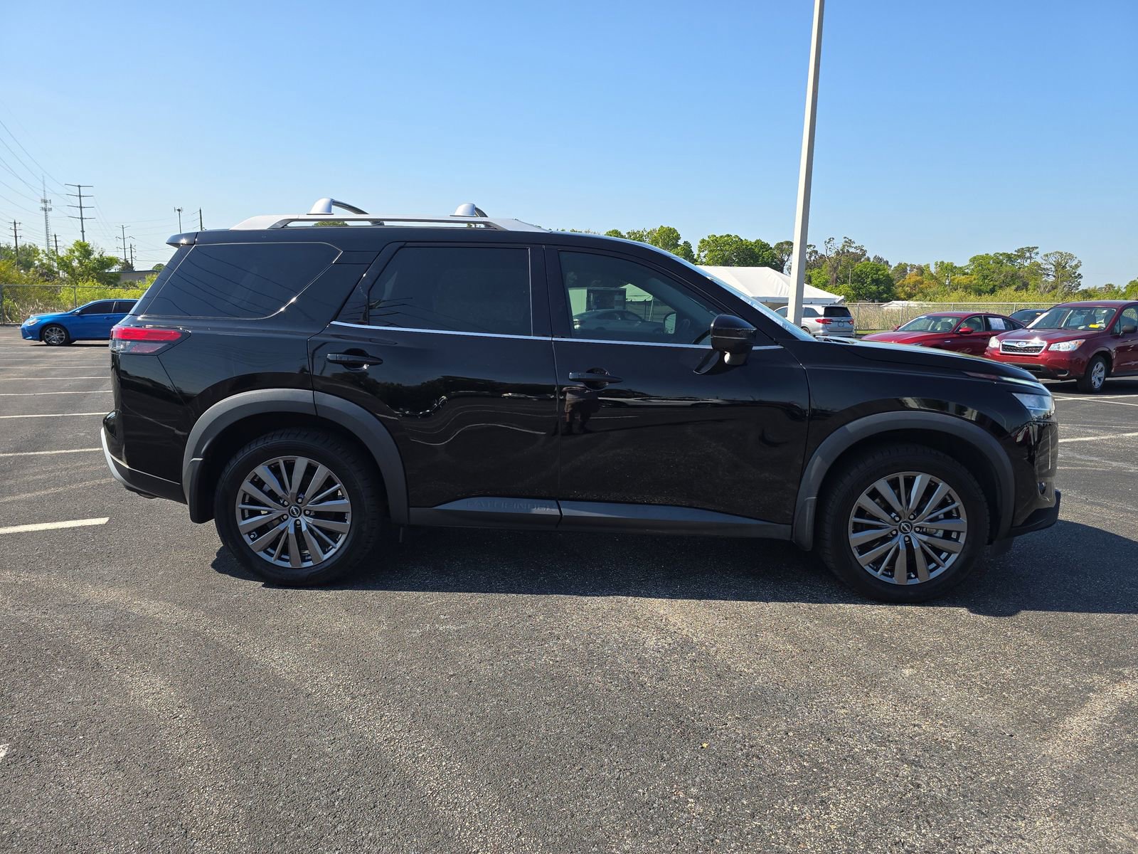 Used 2024 Nissan Pathfinder SL w/ SL Premium Package image 3