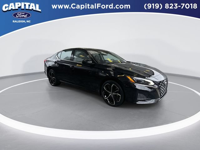 Used 2025 Nissan Altima 2.5 SR AWD/4WD image 2