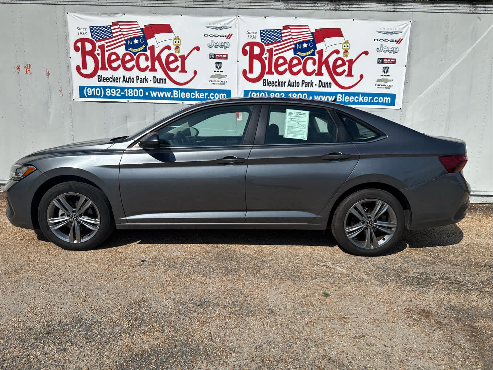 Used 2024 Volkswagen Jetta SE FWD image 7