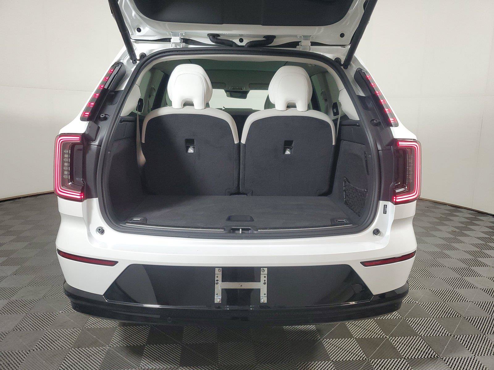 Certified 2025 Volvo EX90 Plus AWD/4WD image 9