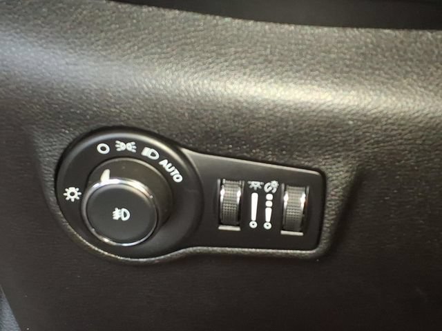 Used 2024 Jeep Compass Trailhawk AWD/4WD image 13