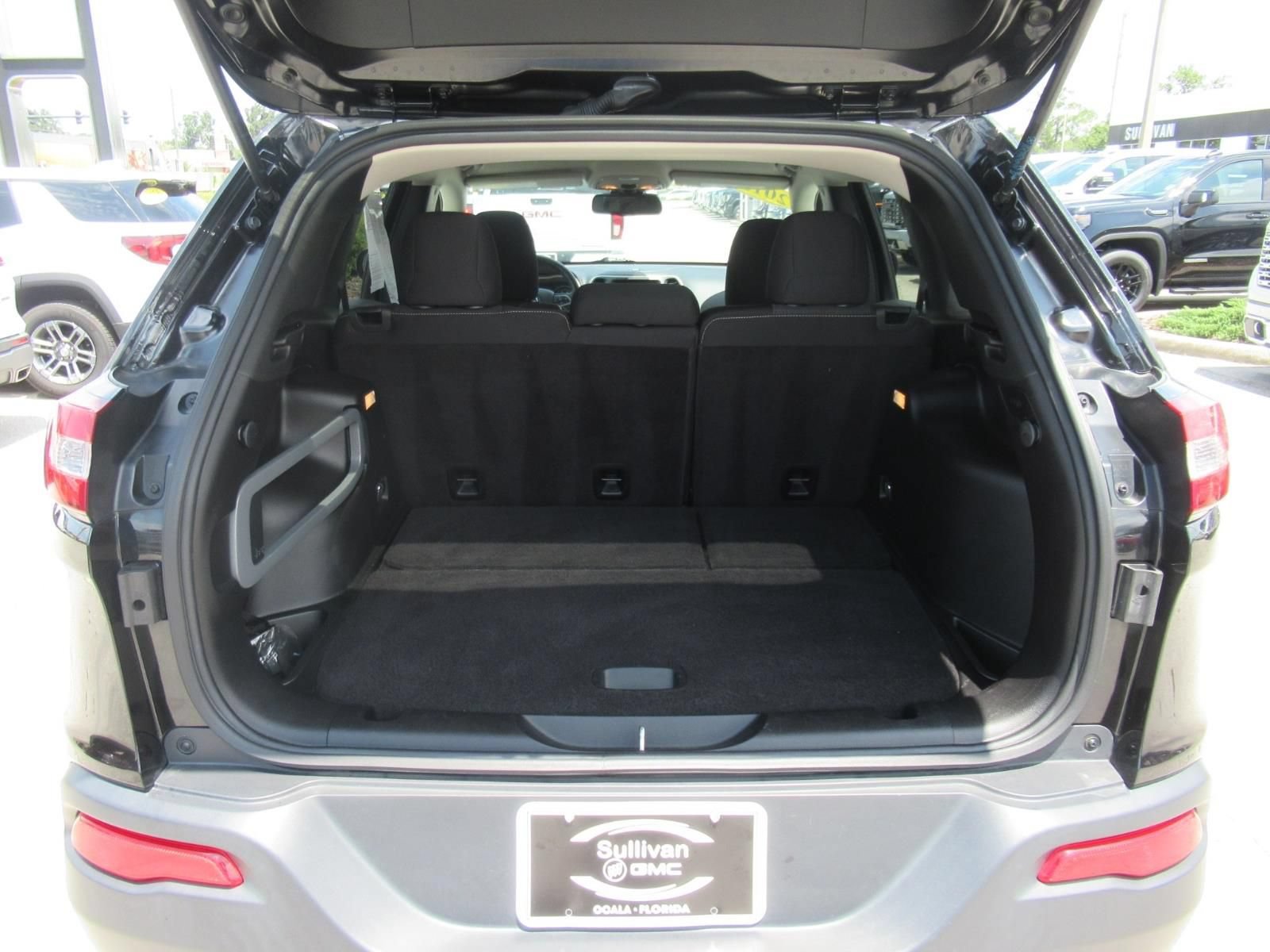 Used 2015 Jeep Cherokee Latitude w/ Cold Weather Group AWD/4WD image 35