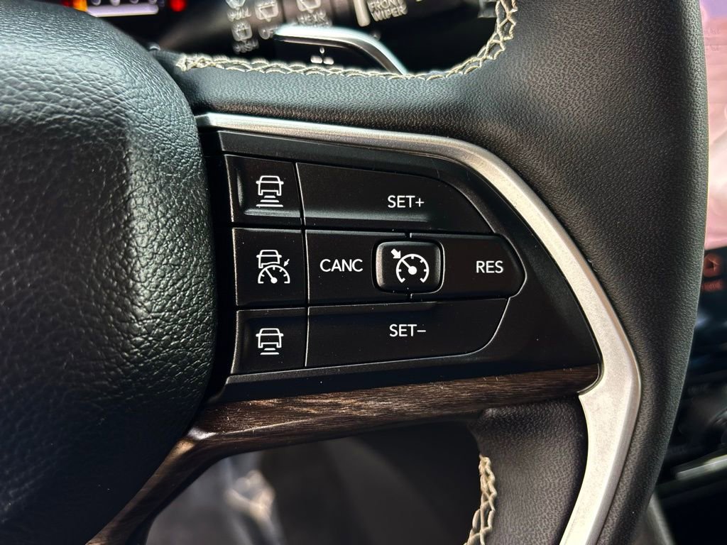 Used 2023 Jeep Grand Cherokee L Limited RWD image 15