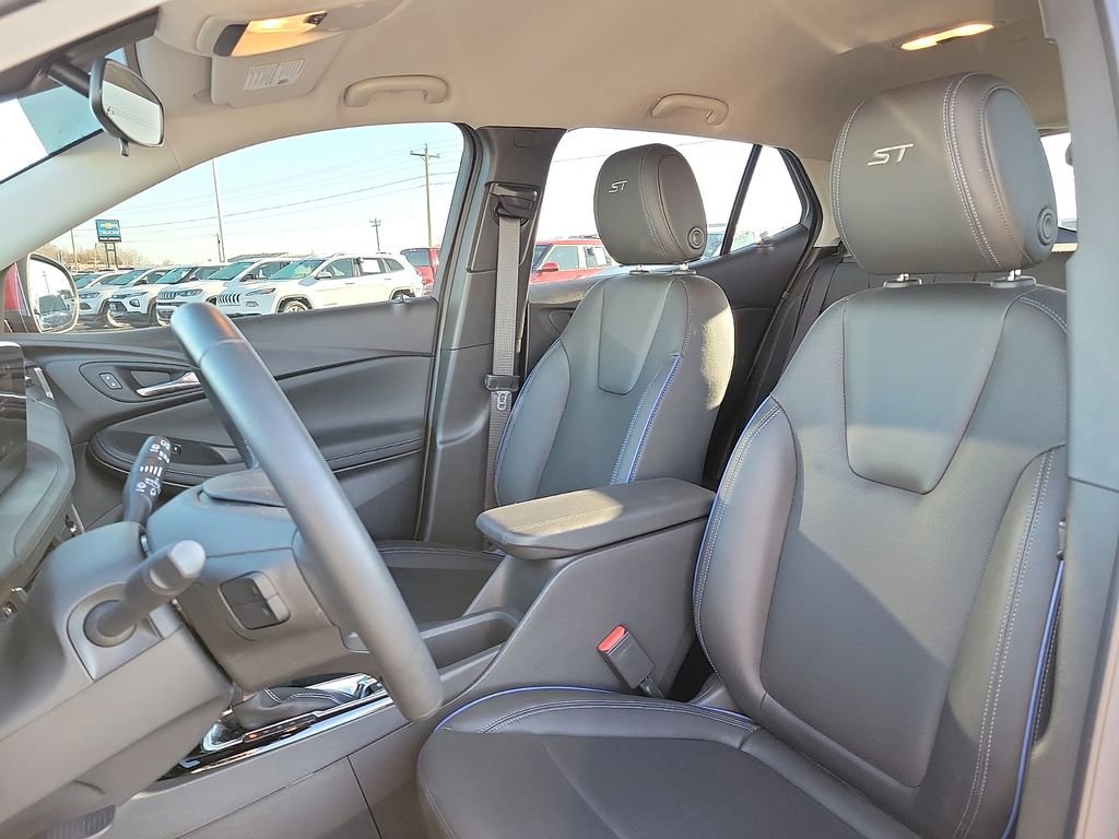 Used 2025 Buick Encore GX Sport Touring image 9