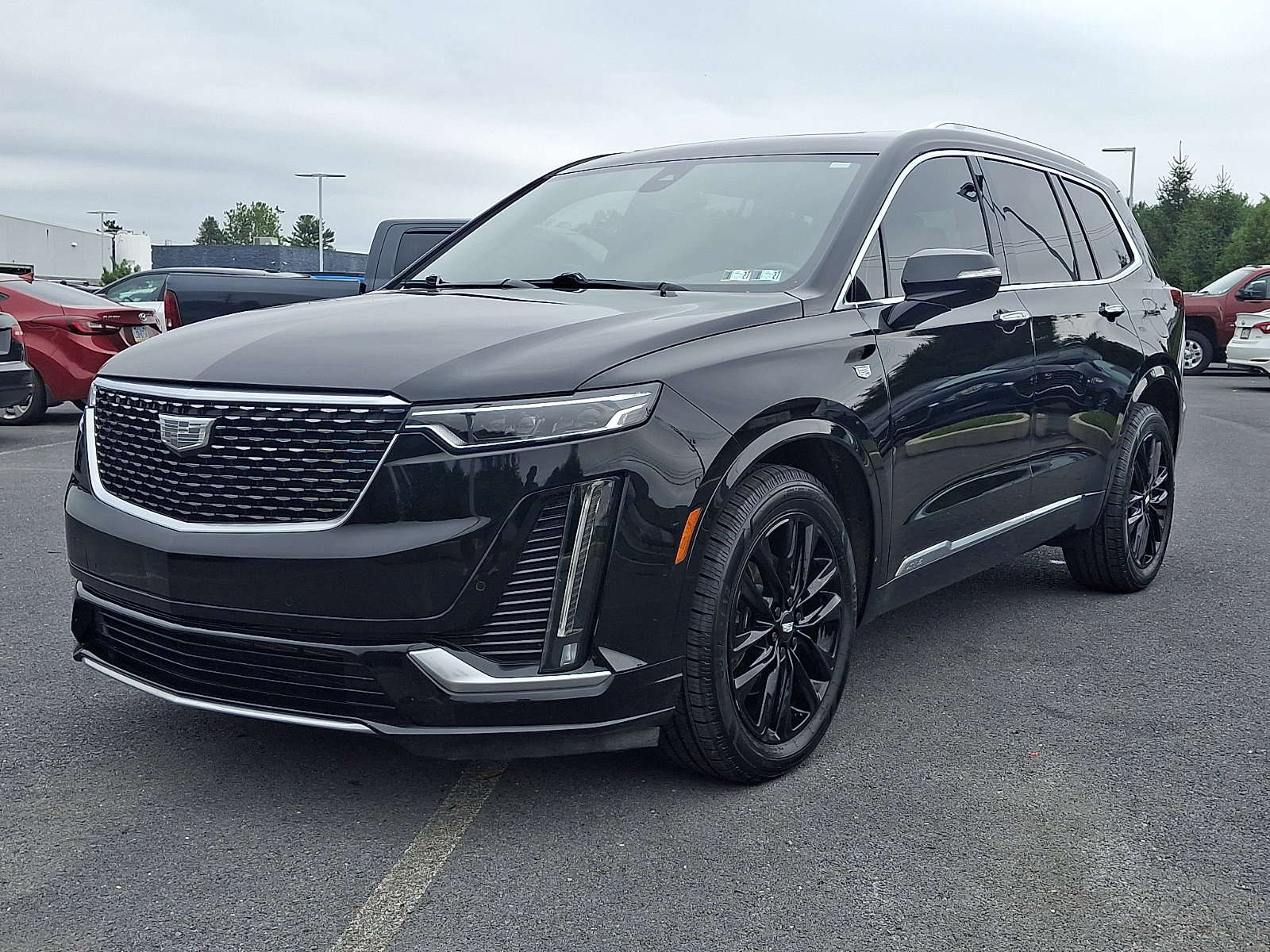 Used 2022 Cadillac XT6 Premium Luxury w/ LPO, Floor Liner Package AWD/4WD image 3