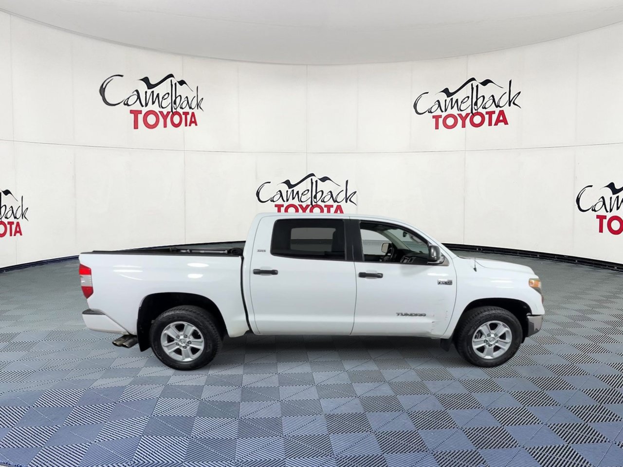Used 2019 Toyota Tundra SR5 w/ SR5 Convenience Package RWD image 4