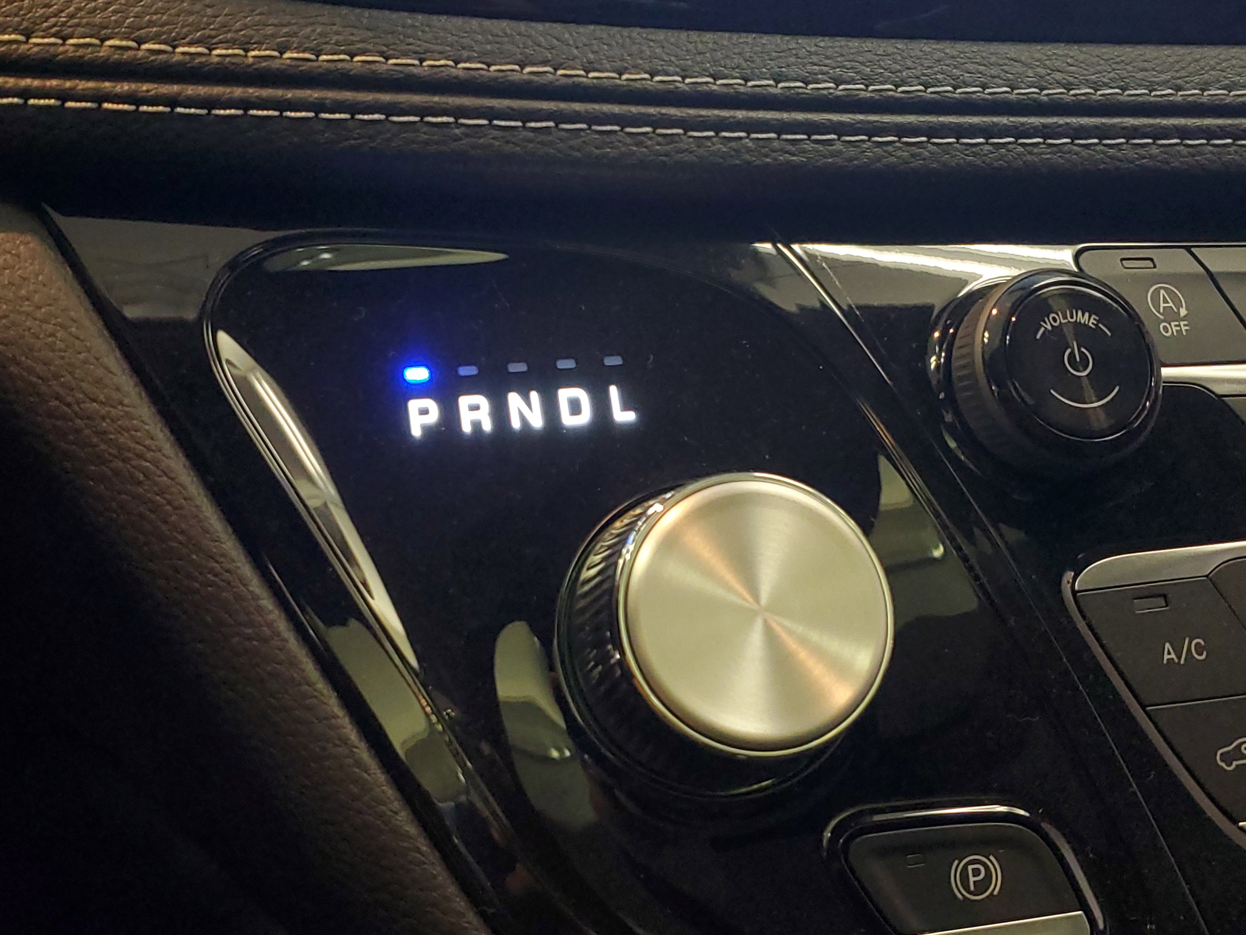 New 2026 Chrysler Pacifica Limited w/ Uconnect Theater Family Group image 25