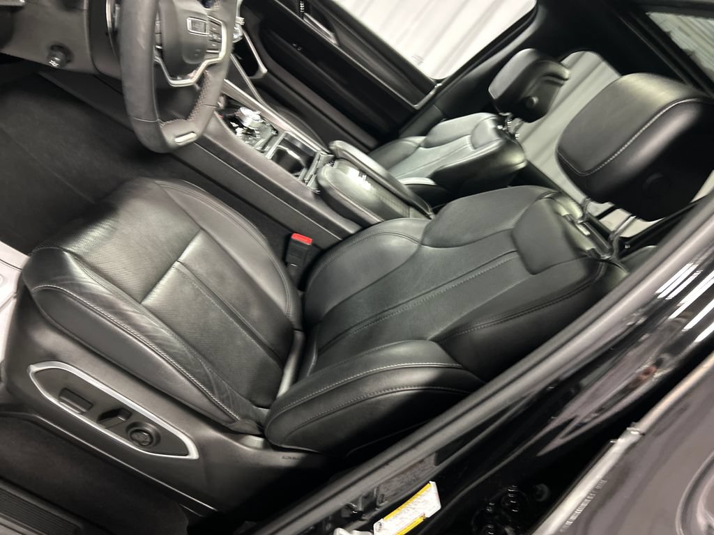 Used 2023 Jeep Wagoneer L Series III w/ Premium Group I AWD/4WD image 12