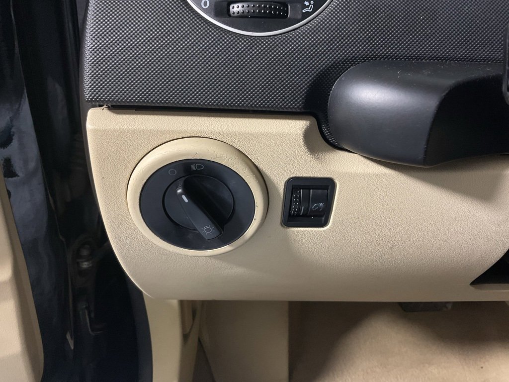 Used 2008 Volkswagen Beetle SE image 16