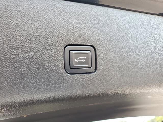 Used 2020 Chevrolet Traverse LT w/ Driver Confidence II Package image 8