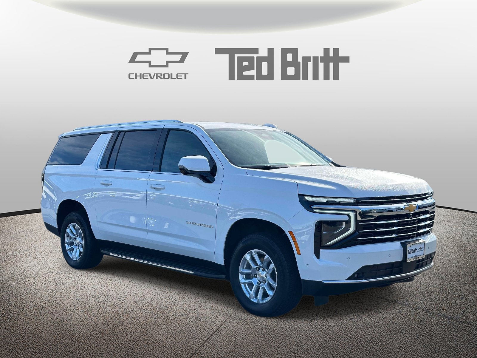 Used 2026 Chevrolet Suburban LT w/ Comfort Package AWD/4WD image 3